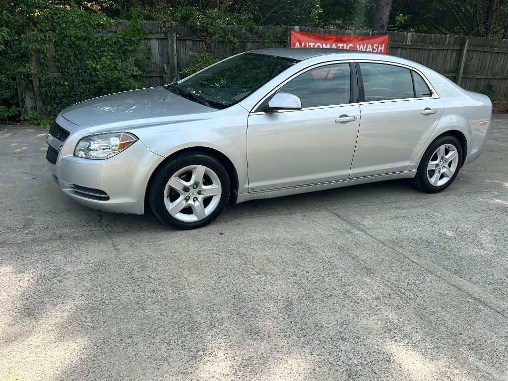 2010 Chevrolet Malibu's photo